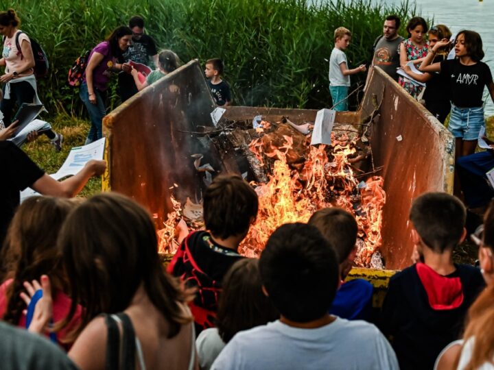Les cahiers au feu !
