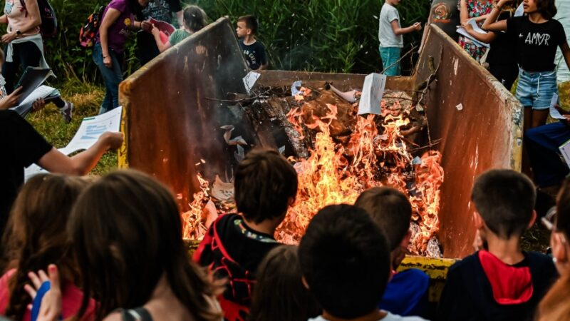 Les cahiers au feu !